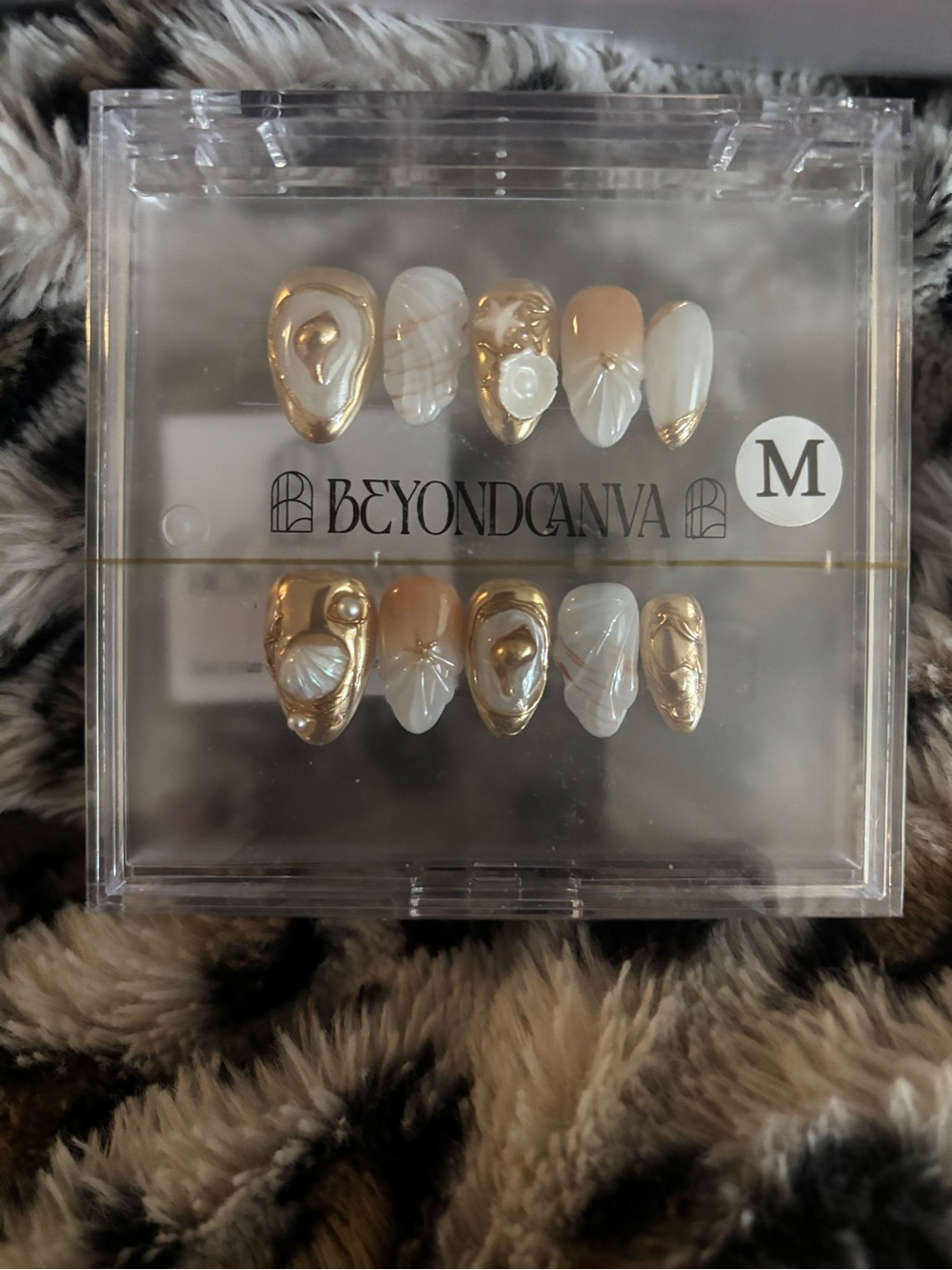 BeyondCanva Gold & White Press-On Nails - Elegant Medium Set
